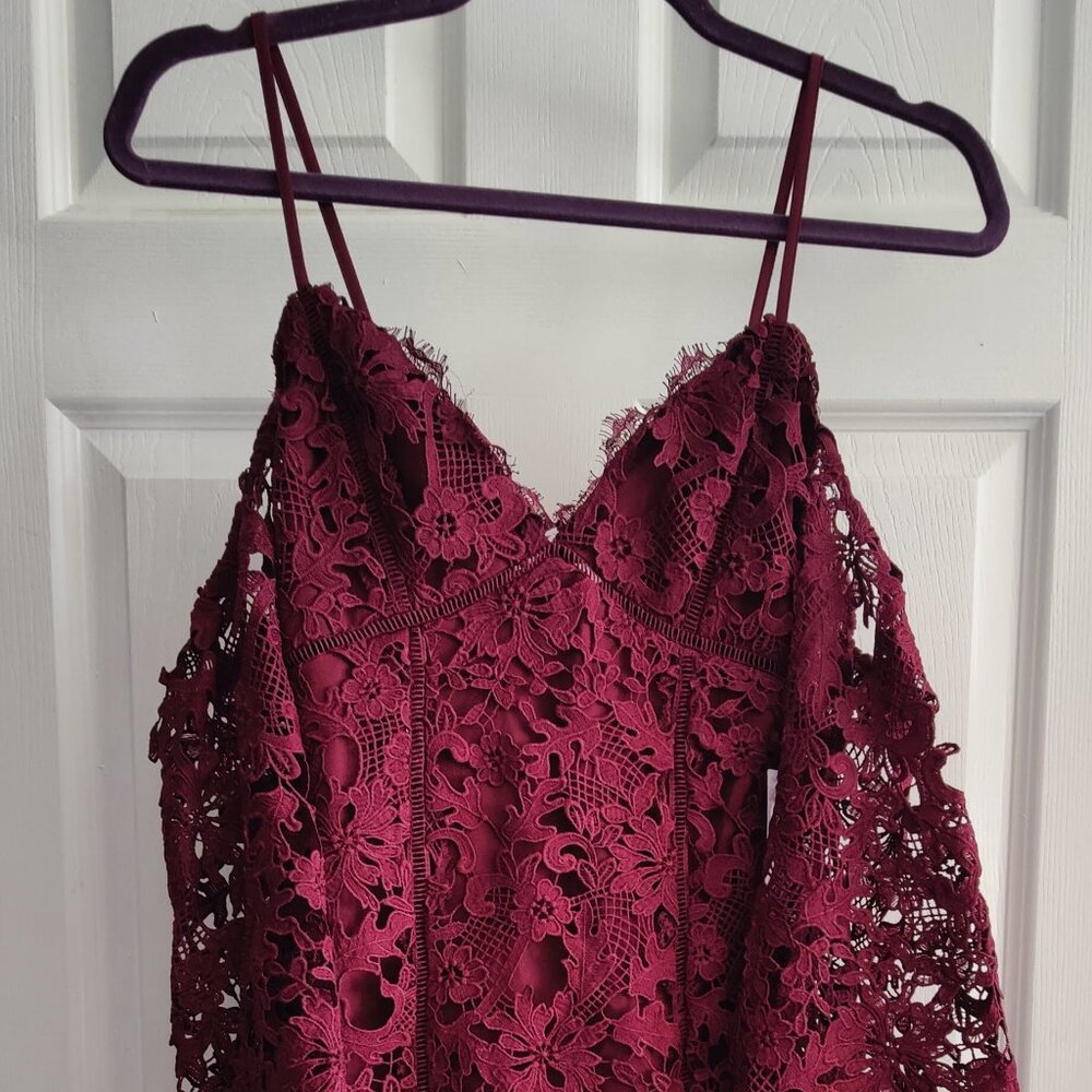 Maroon Astr the Label XS Giselle Cold Shoulder Knee-length Lace Dress